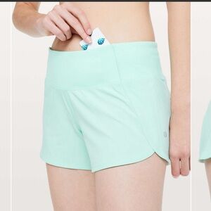 Lululemon Run Times Short‎ II *4" Toothpaste size 2